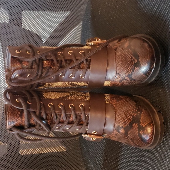 New brown and tan faux snake boots - Picture 4 of 4